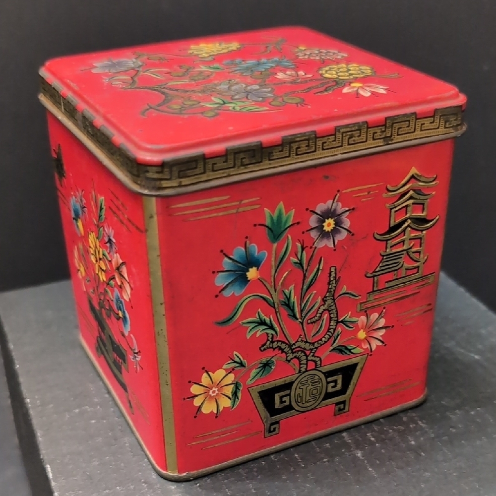 VGT,Baret Ware Asian Themed Floral/Oriental Lidded Decorative Tin.